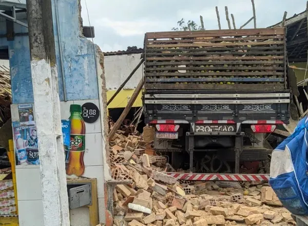 Caminhão transportava laranjas e teria perdido o freio