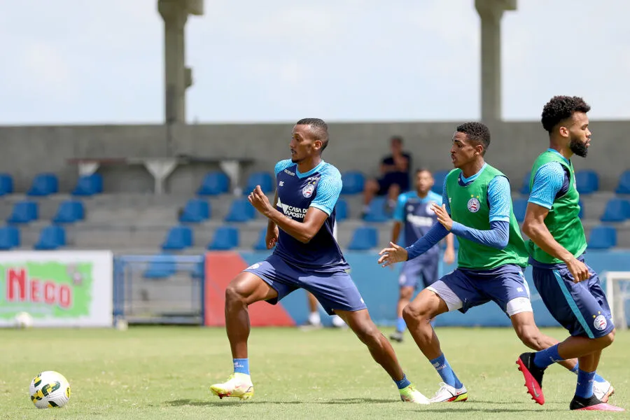 Volante Rezende (à esq) tem sido uma das peças-chave do time na temporada