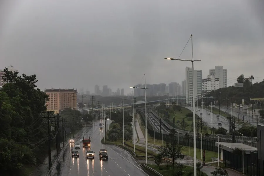 Tempo deve melhorar ainda hoje