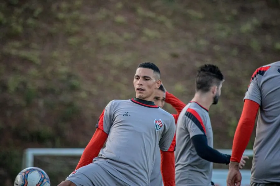 Leão perdeu por 3 a 0 no jogo de ida, mas volante acredita que time pode conseguir reverter o placar