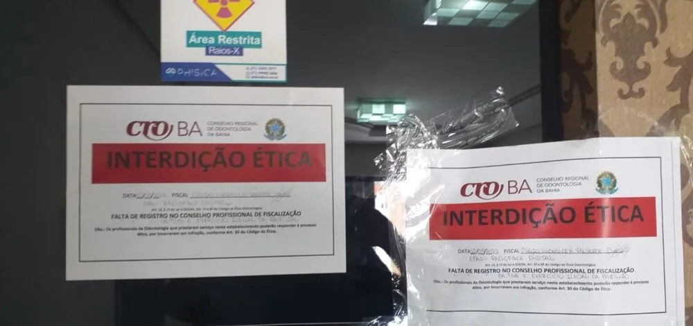 Não foram apresentados Alvarás de Funcionamento e sanitário, o que comprovou a ausência de responsável técnico