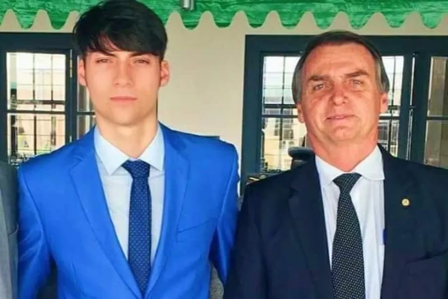 Renan Bolsonaro é filho do presidente da República, Jair Bolsonaro (PL)