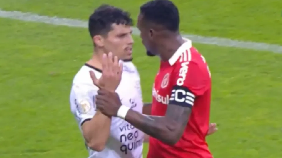 Edenilson disse que Rafael Ramos o chamou de “macaco”. O jogador do Corinthians, por sua vez, alega que disse “mano, caralho”