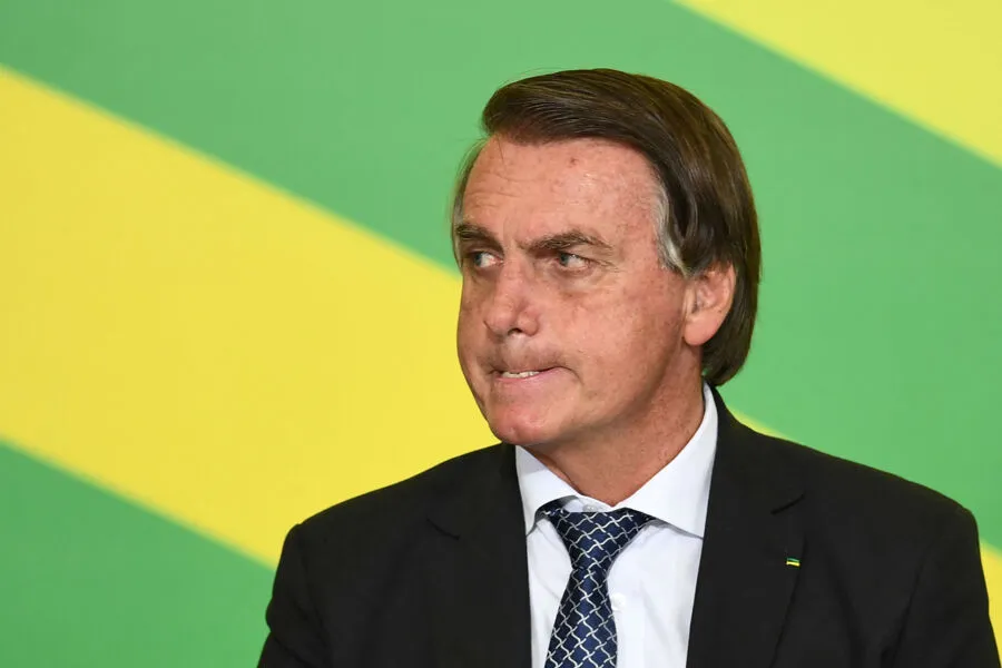 Jair Bolsonaro voltou a atacar e duvidar da urna eletrônica, em nova tentativa de tumultuar o processo em curso