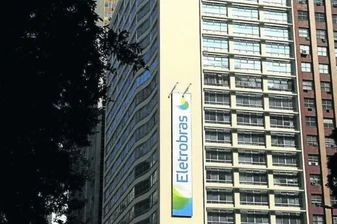 O governo deverá seguir com as medidas necessárias para abrir o capital da Eletrobras até agosto deste ano