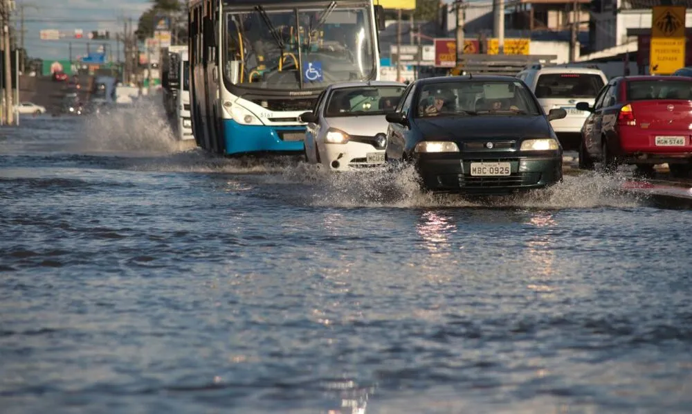 Segundo o Instituto Nacional de Meteorologia (Inmet), o ciclone já passou pelo litoral do Rio Grande do Sul, provocando ventos de 96 quilômetros por hora (km/h) no município de São José dos Ausentes