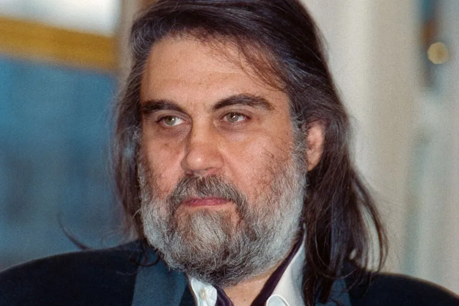 Vangelis também ompôs músicas para balé e teatro, bem como o tema da Copa do Mundo de futebol em 2002