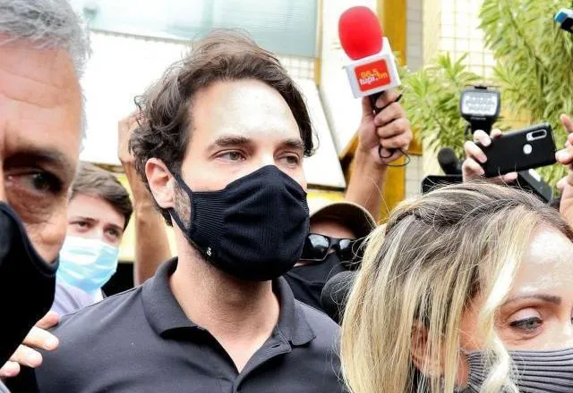 Defesa do ex-vereador alegou que a mãe do garoto, Monique Medeiros, teve a prisão convertida para domiciliar