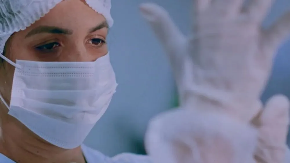 Filme é dedicado às vítimas da pandemia, pessoas que sofreram perdas de entes queridos e profissionais que atuaram no combate ao vírus