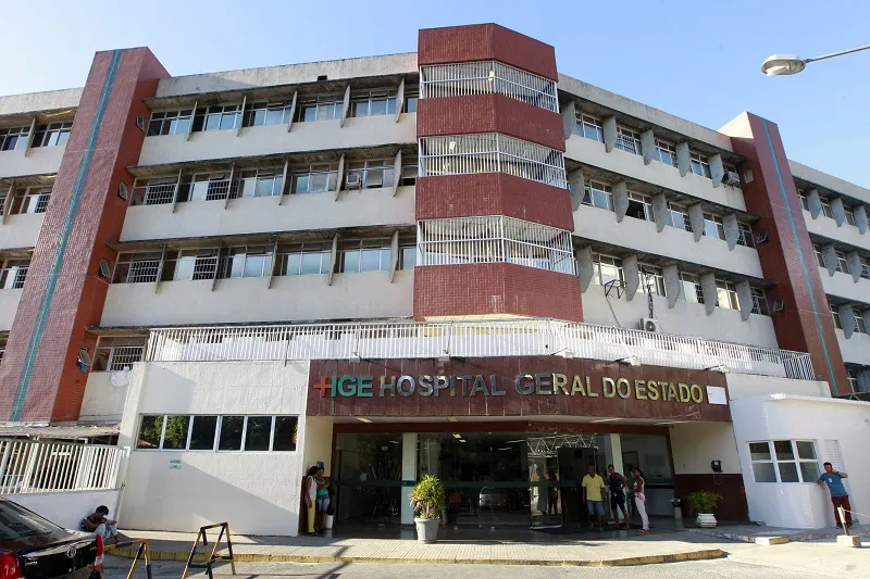 Um dos baleados foi  levado ao Hospital Geral do Estado (HGE)