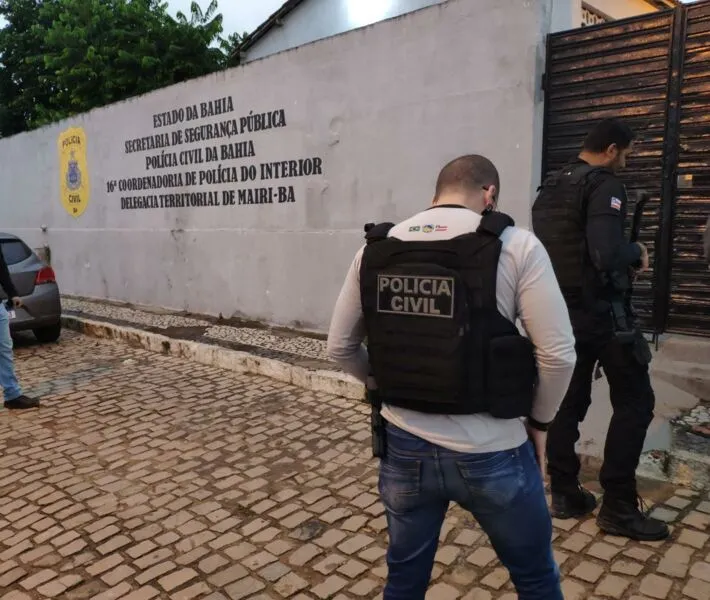 Policiais da Delegacia Territorial de Mairi