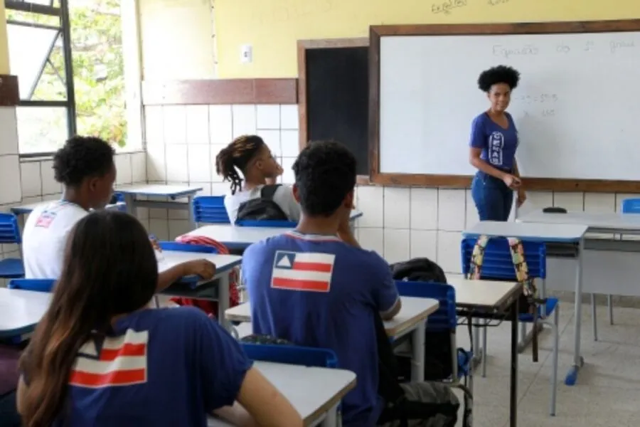 Estudantes darão monitoria em três disciplinas