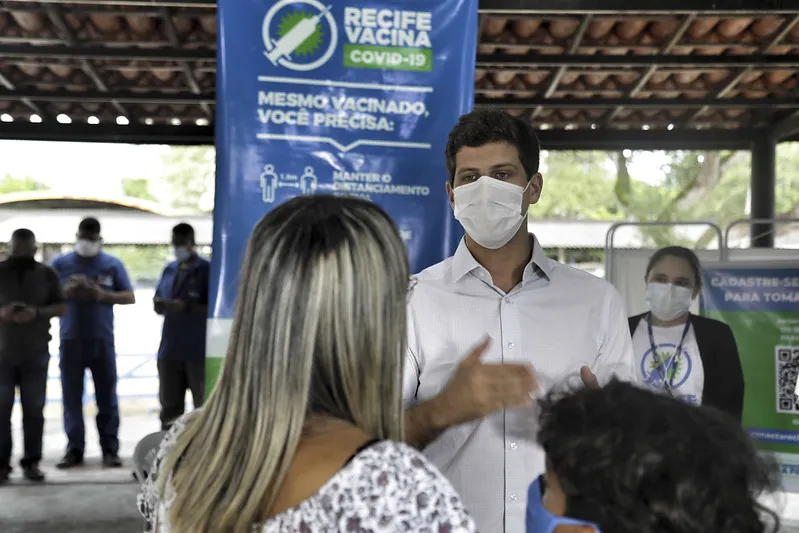 João Campos disse que R$ 15 milhões serão direcionados a famílias atingidas pelo temporal ao longo da semana