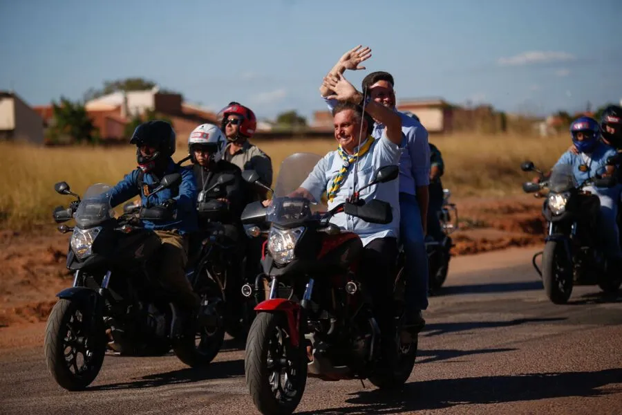 Bolsonaro participa de motociata antes de evento agrícola em Luis Eduardo Magalhães, oeste da Bahia