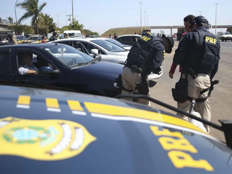 Abordagem foi feita por agentes da PRF