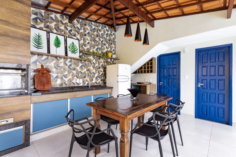 O móvel rústico faz toda diferença na hora de decorar a casa de praia