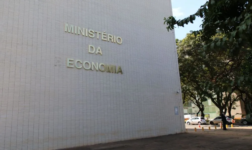 Decisão sobre aumento de servidores federais só acontecerá no fim de junho