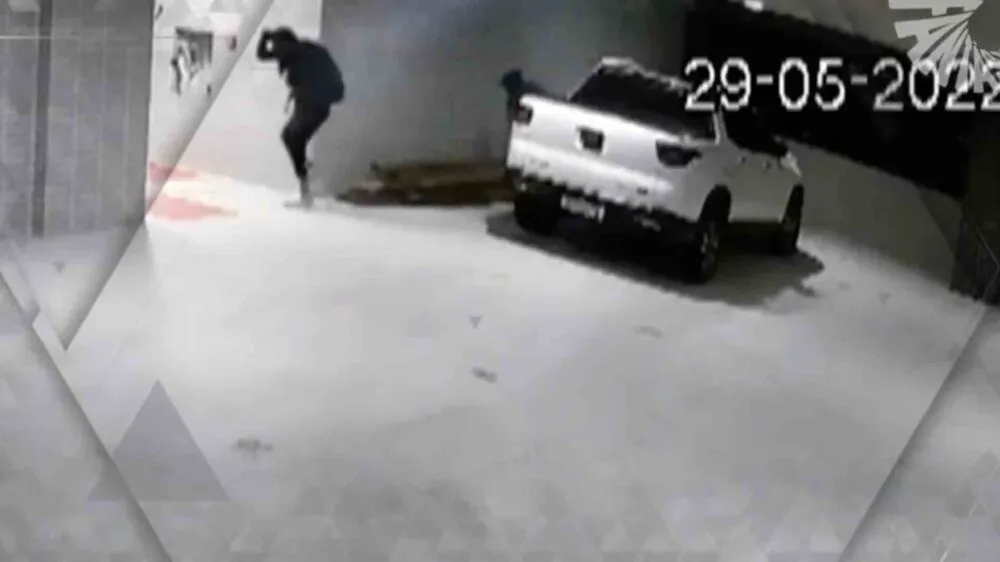 Câmeras de segurança flagraram momento do crime