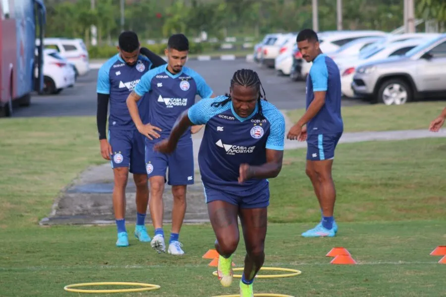 Na parte final do treino, os jogadores treinaram uma série de cobranças de faltas laterais e frontais