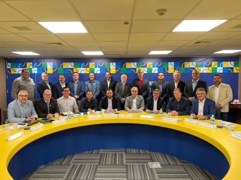 Dirigentes de clubes reunidos na sede da CBF