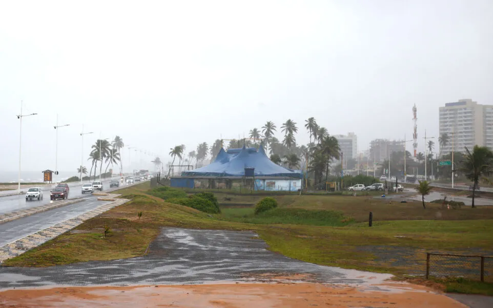 Desapropriação de áreas do canteiro central do trecho da avenida Octávio Mangabeira