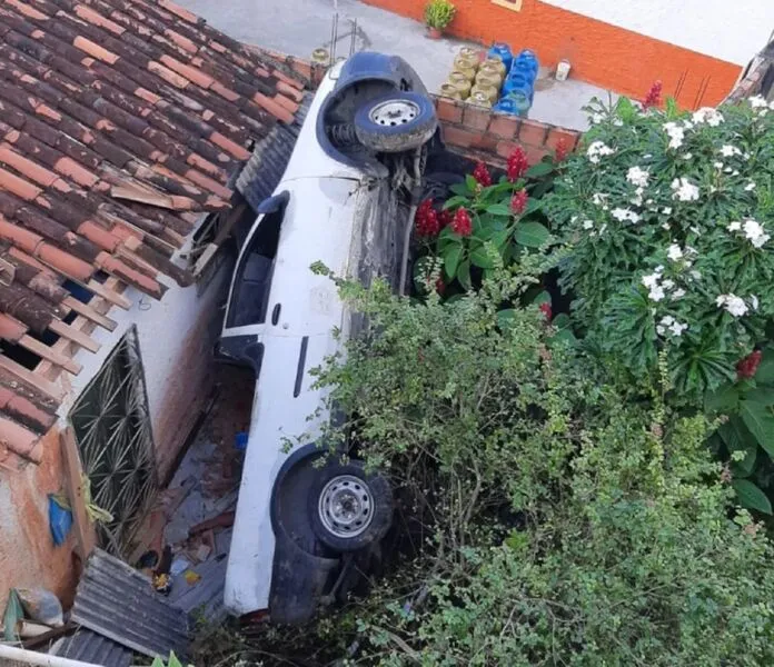 Idosa que mora na casa não estava presente no momento do acidente
