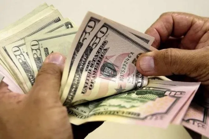 O dólar comercial dólar teve alta de 2,50%, acima dos R$ 5,11.