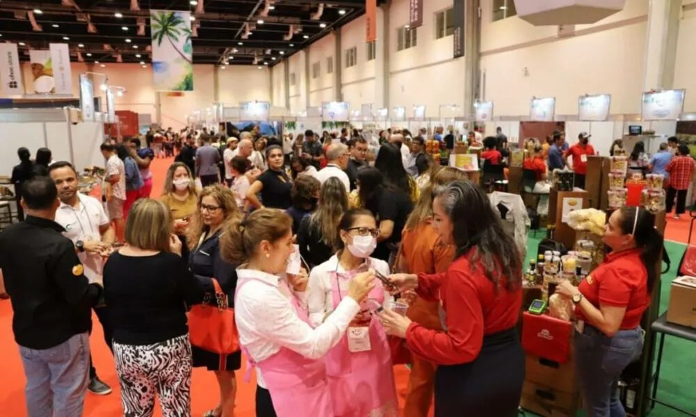 Feira é realizada no Centro de Convenções, no bairro da Boca do Rio