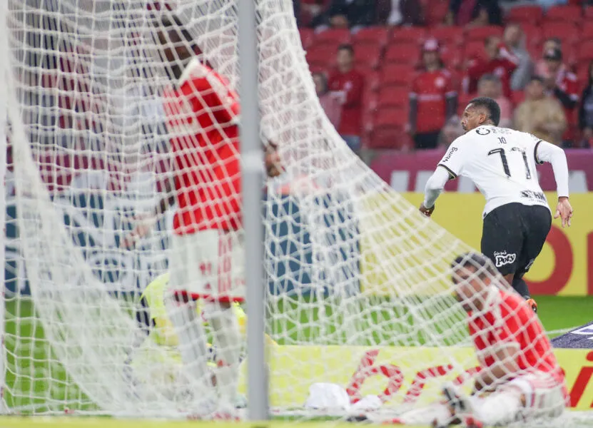 Jô rescindiu com o Corinthians neste mês