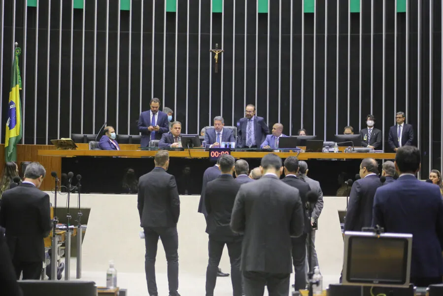 Câmara dos Deputados concluiu a votação do projeto que limita as alíquotas do ICMS  incidente sobre combustíveis, energia, transportes e comunicações