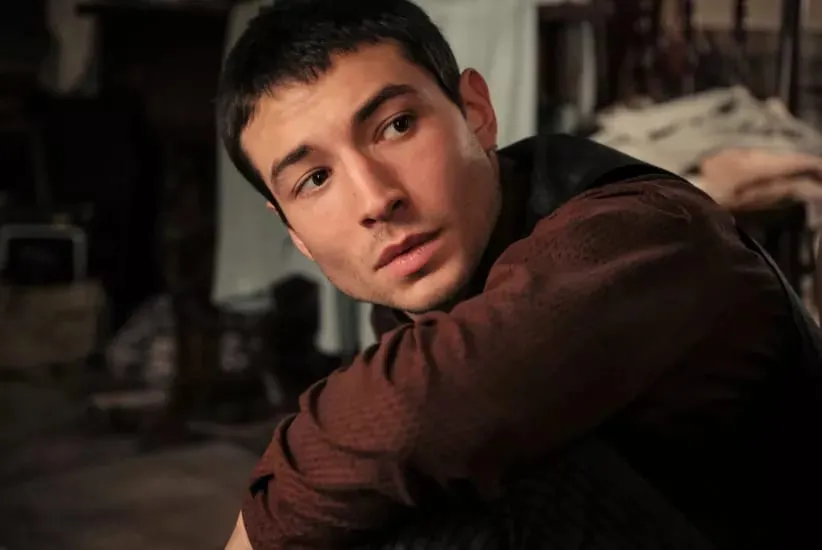 Ezra Miller é preso pela segunda vez no Havaí após ferir mulher com uma cadeira