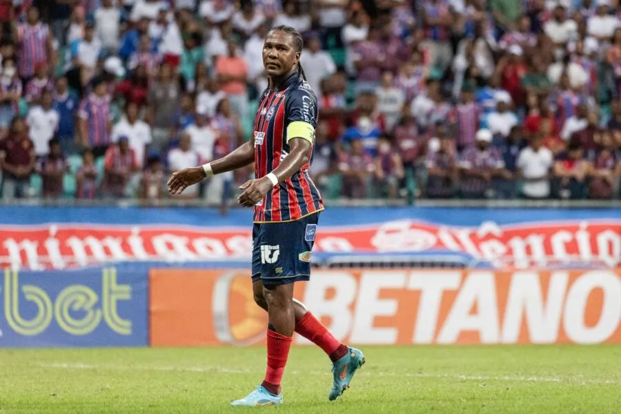 Rodallega deve melhorar no próximo jogo, confia o técnico Guto Ferreira