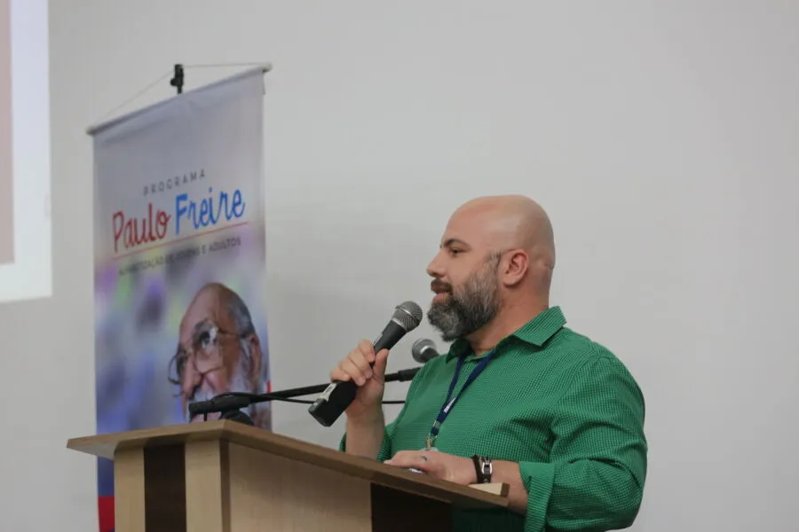 Superintendente de Política para a Educação Básica, Manoel Calazans em evento