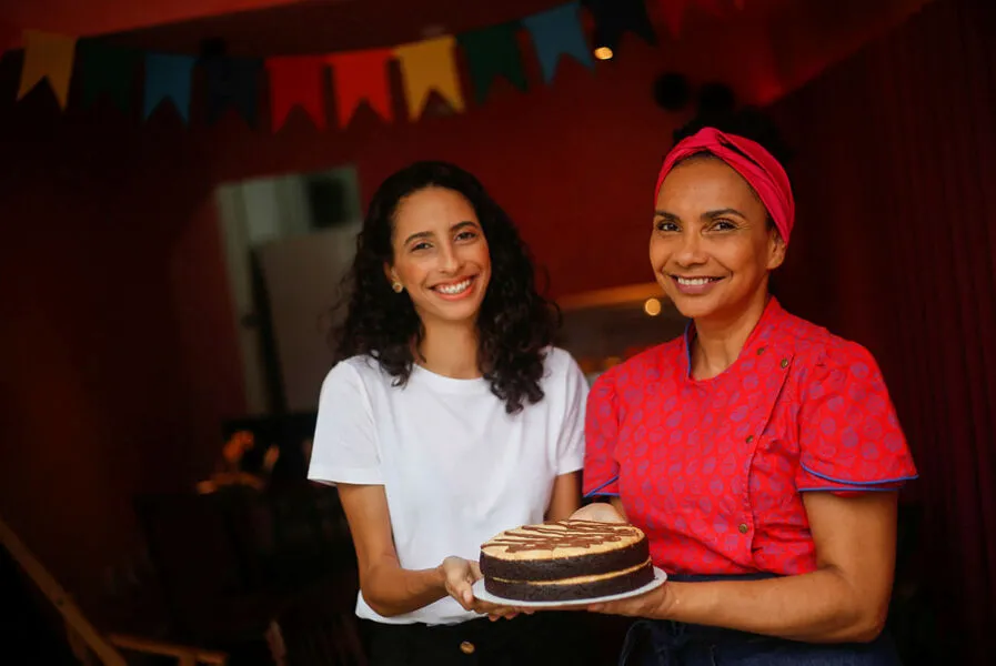 Rachel e Rarye são sócias na Ravegana, confeitaria vegana