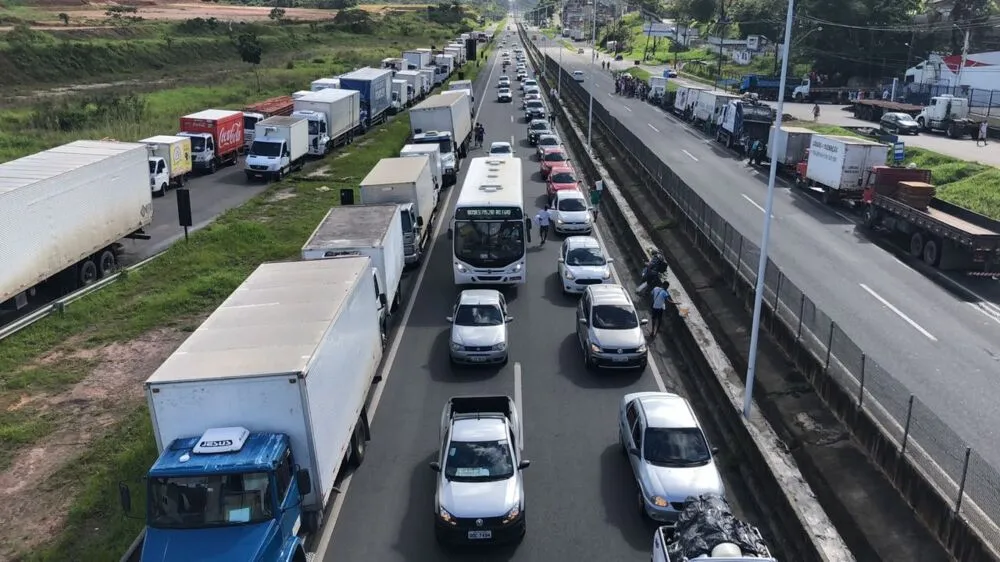 Os caminhoneiros mantêm a reivindicação de que o governo adote medidas que estabilizem o preço do combustível