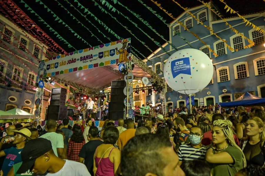 Largo principal do Pelourinho teve coreto armado para as apresentações