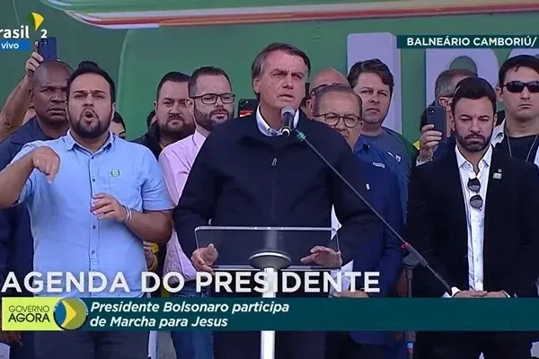 Bolsonaro afirmou a apoiadores que considera 'ter um exército que se aproxima de 200 milhões de pessoas