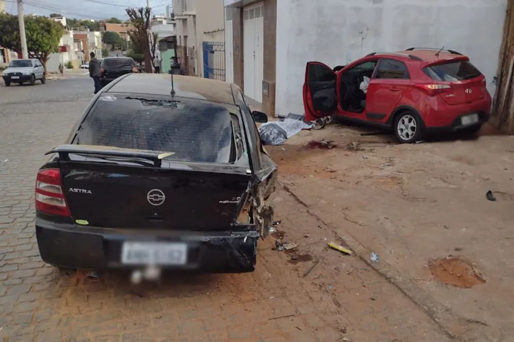 Carros destruídos no acidente que matou professor