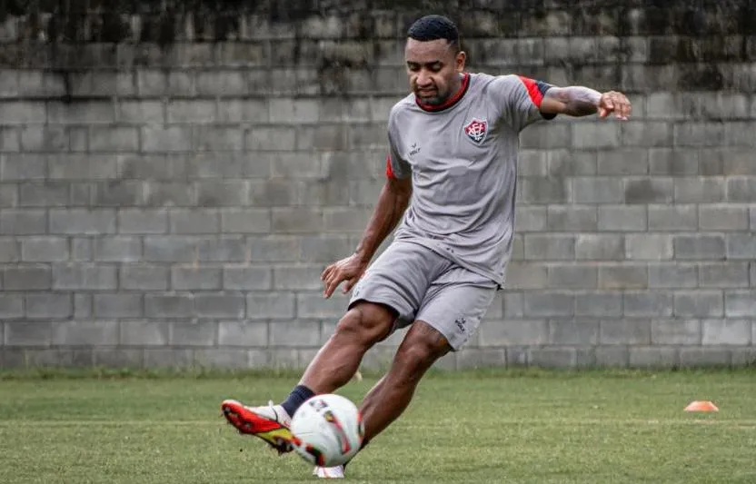 Volante Dionísio (foto) volta a ser opção na equipe