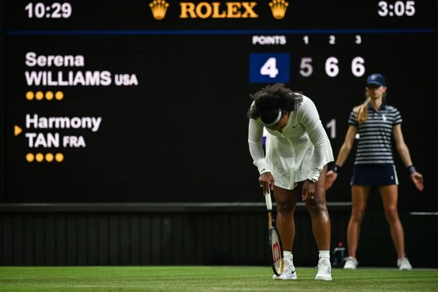 Sete vezes campeã em Wimbledon, Serena caiu para a 1.204ª posição no ranking da WTA