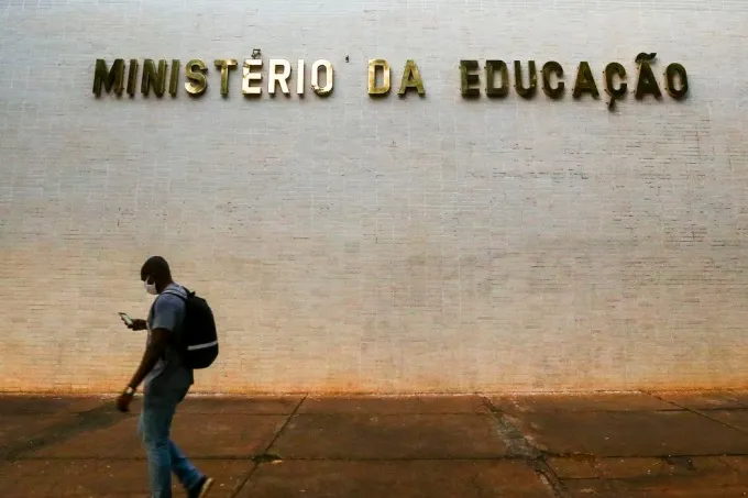 O MEC está no centro de um novo escândalo