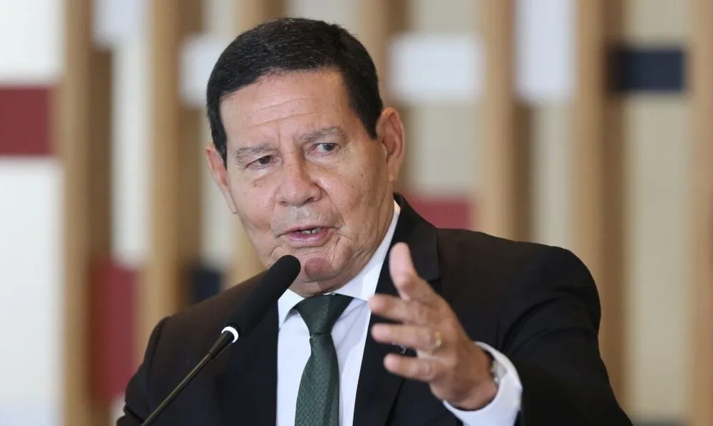 "Acho extremamente complicado", disse Mourão sobre mudar política de Preços de Paridade de Importação (PPI) da Petrobras