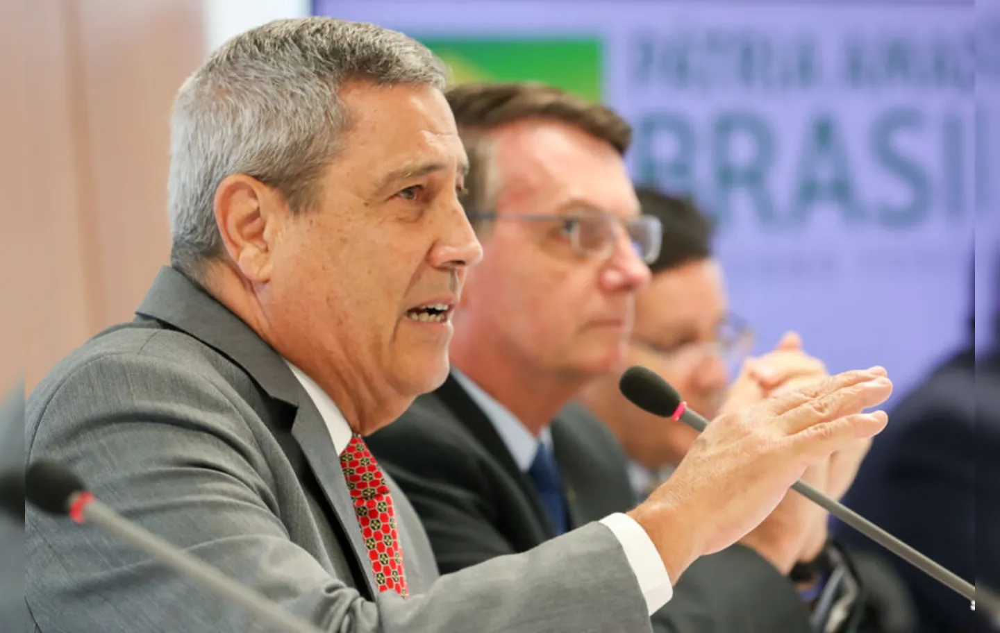 Braga Netto e Bolsonaro em reunião ministerial