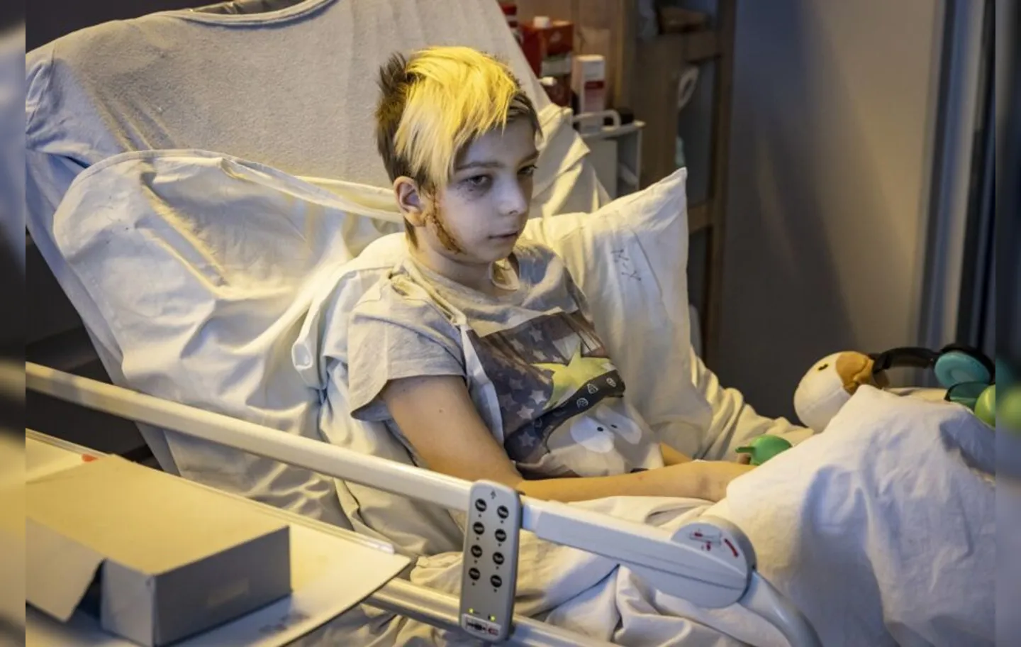 Volodymyr, de 13 anos, viajava com sua família, quando o carro foi alvejado por tiros