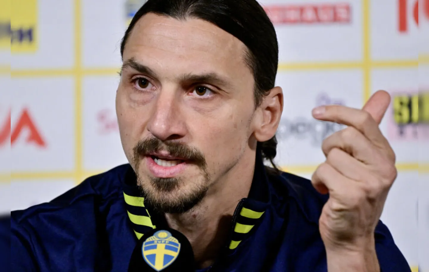 Convocado para a seleção sueca, atacante está suspenso para o confronto contra a República Tcheca