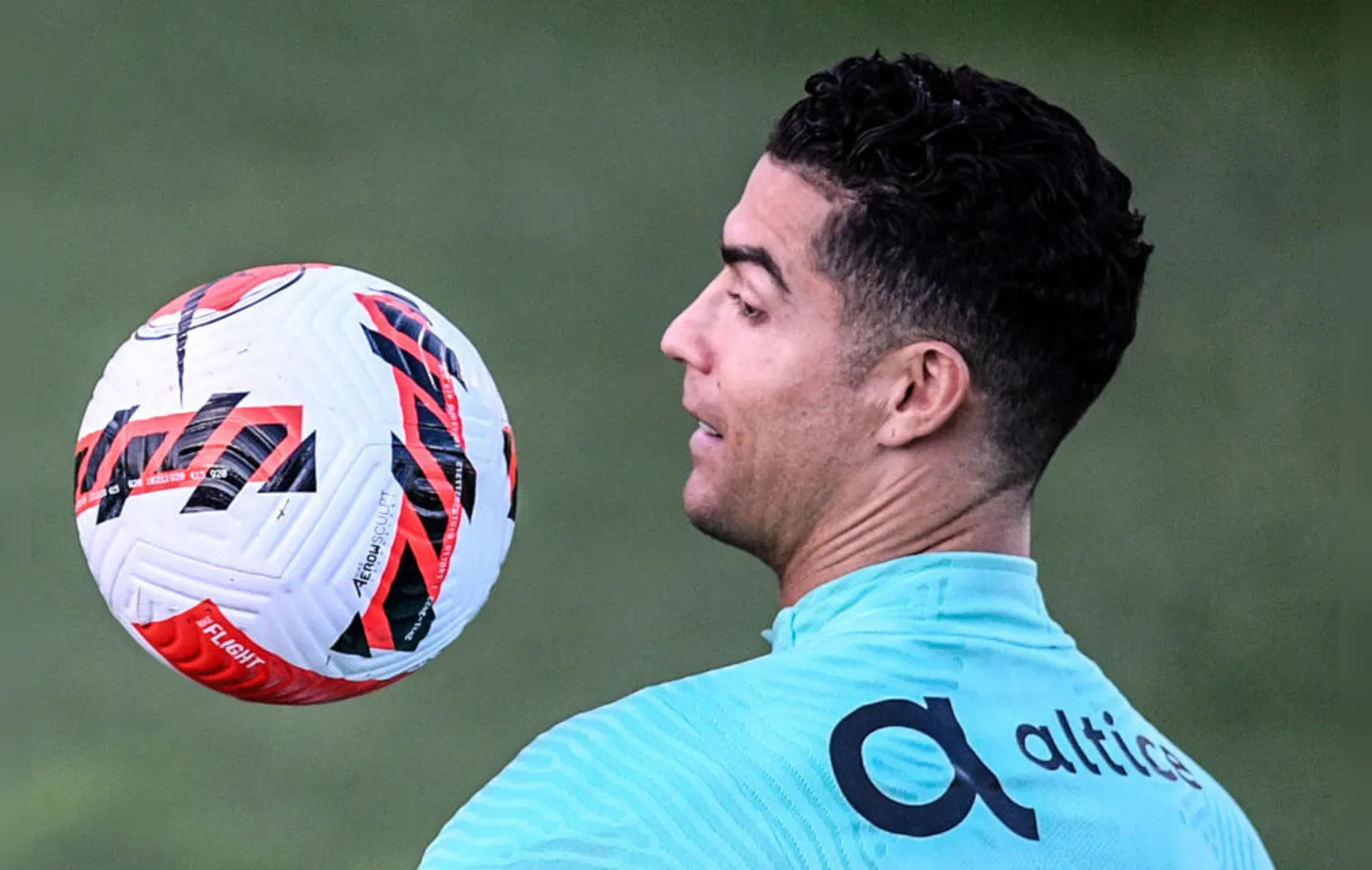 Se conseguir a classificação, Cristiano Ronaldo entraria no restrito clube de jogadores que disputaram cinco Copas do Mundo
