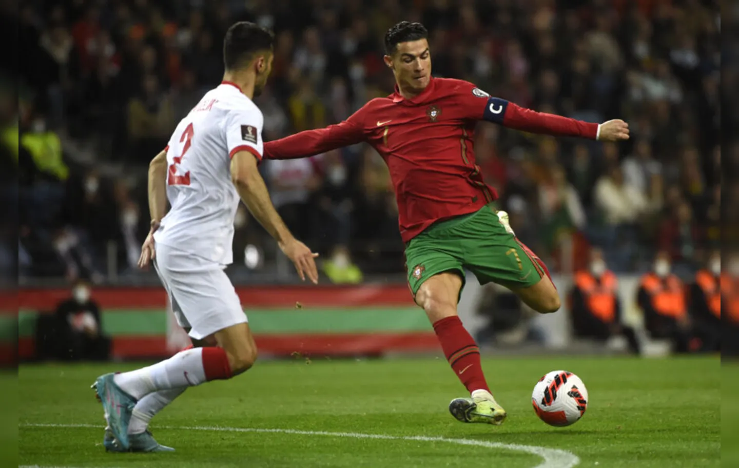 Cristiano Ronaldo foi muito bem marcado e fez partida apagada, mas colaborou no ataque principalmente criando espaços