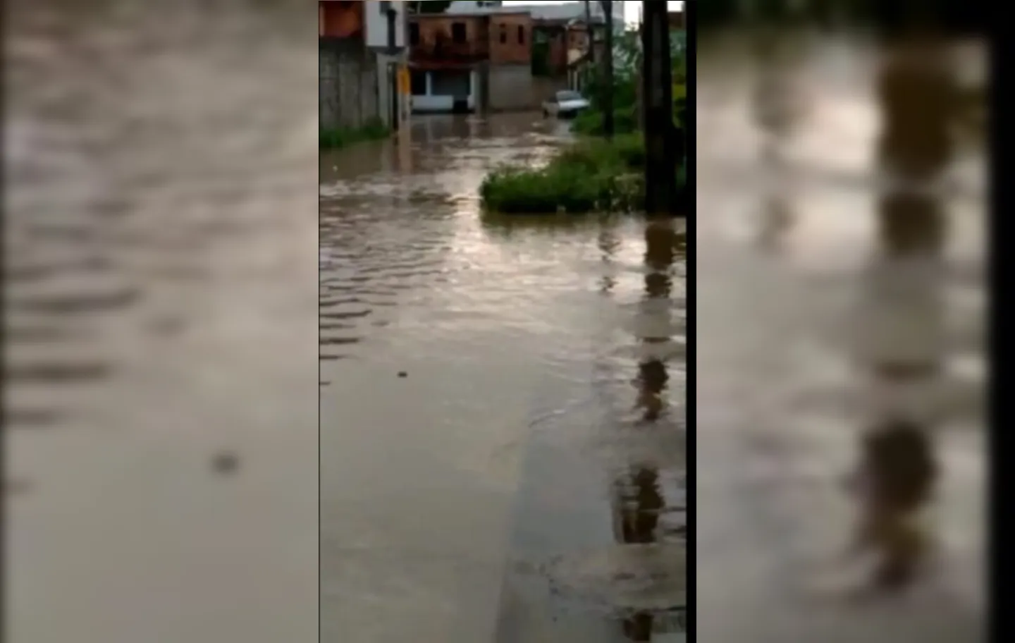 Casas ficaram alagadas e ruas tomadas pela água em São Cristóvão