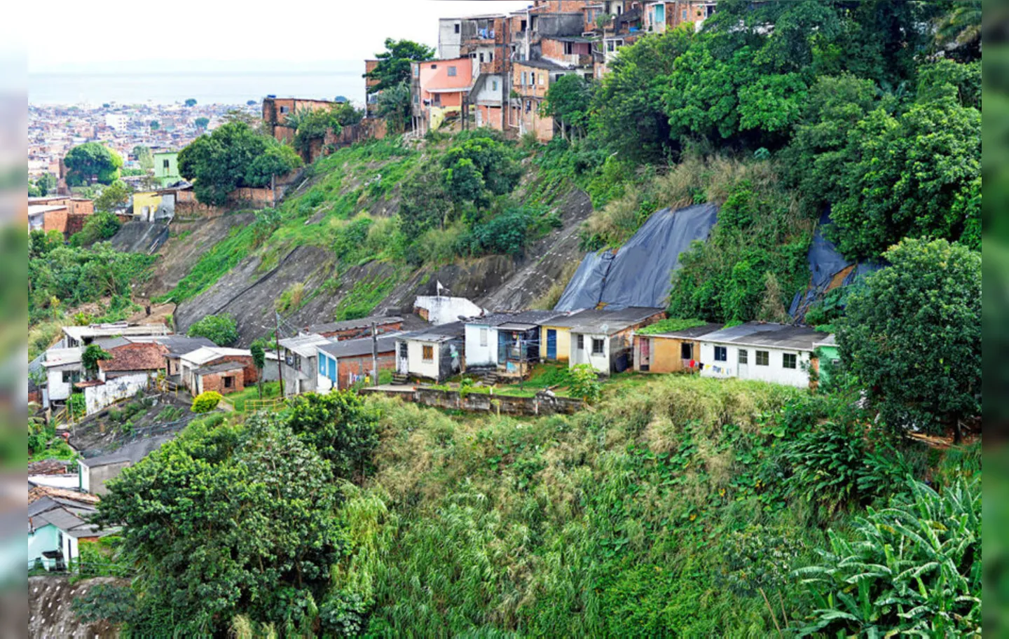 Contenção foi feita na Baixa do Cacau, mas moradores ainda sofrem com chuvas