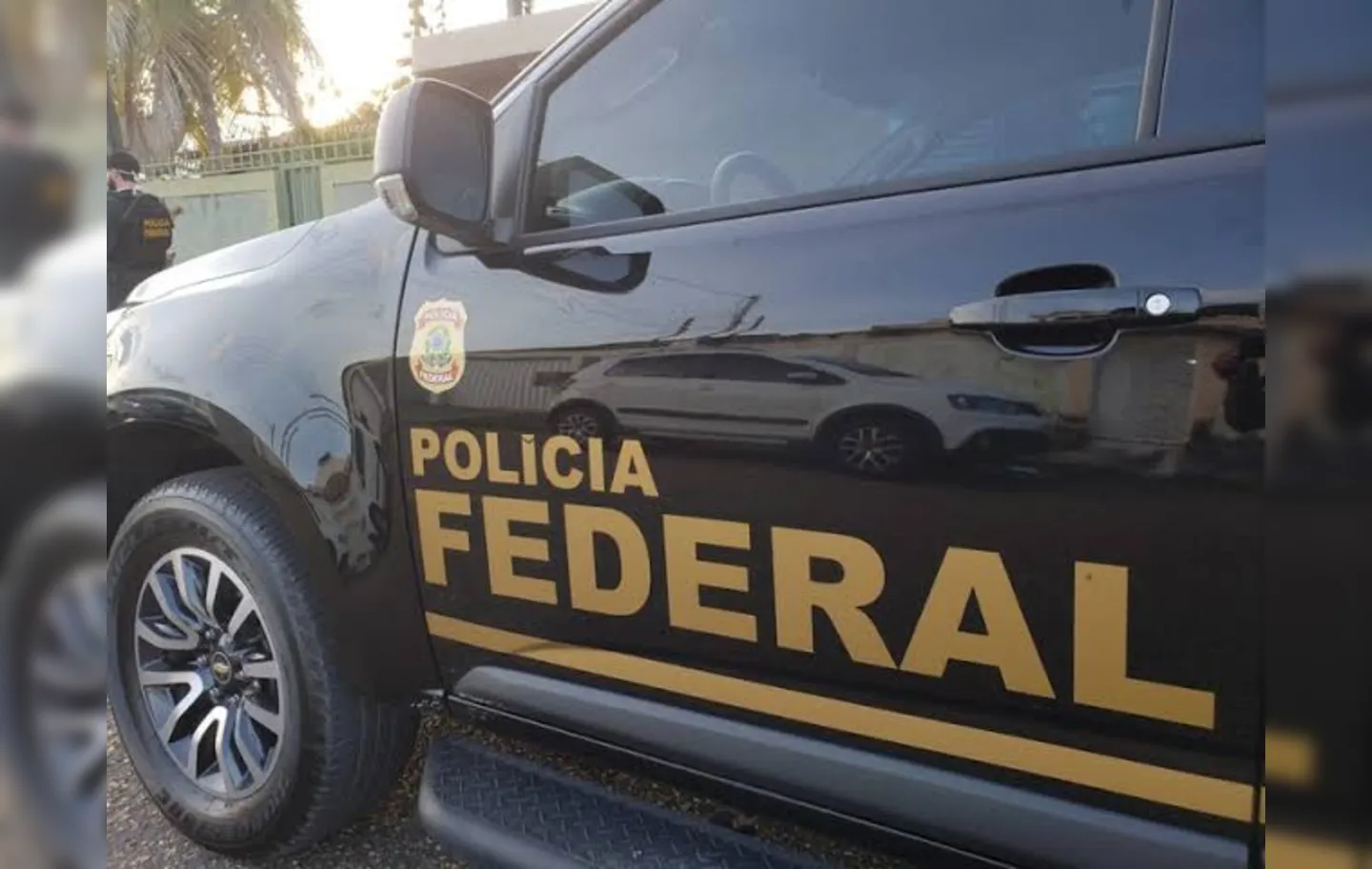 Parlamentar afirma ainda que funcionários estão há *quatro meses" sem receber na área de saúde da Prefeitura de Feira de Santana